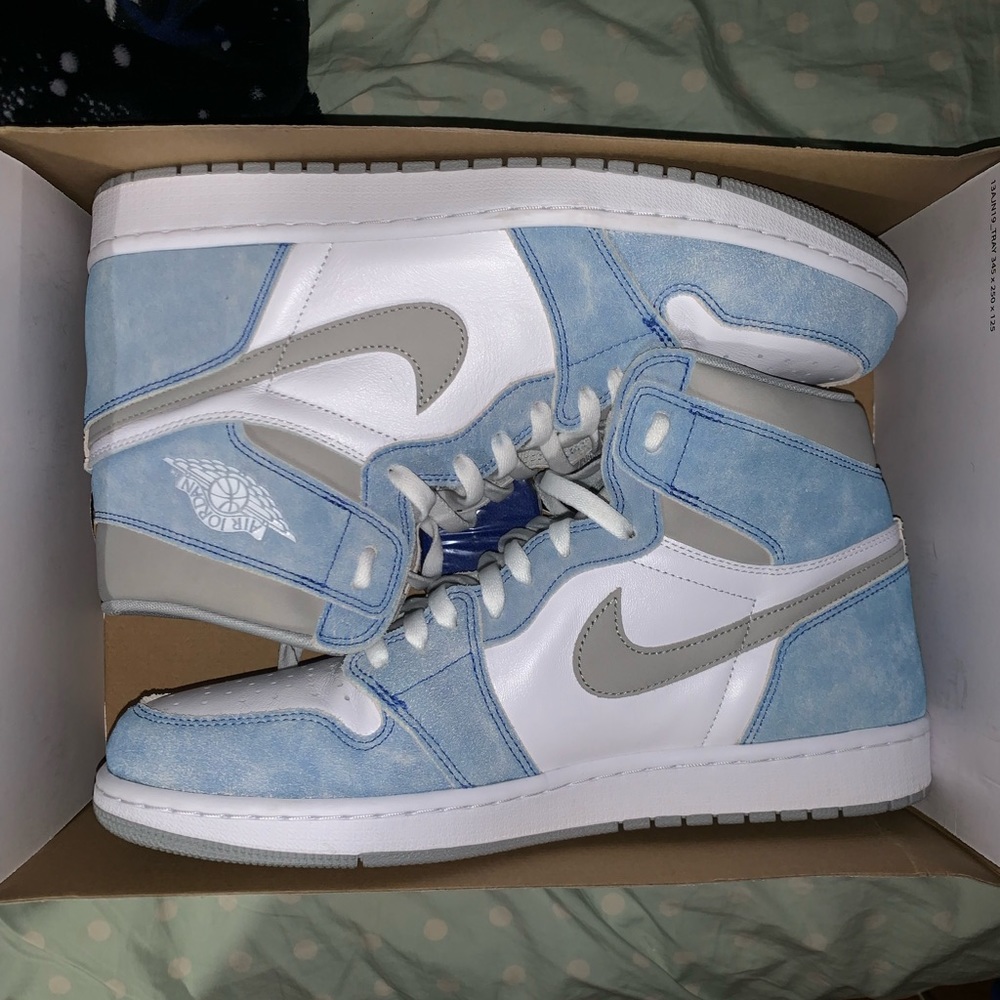 Jordan 1 Retro Hyper Royal